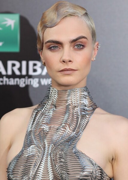 Cara Delevingne photo