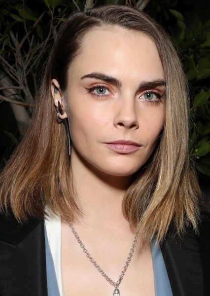 Cara Delevingne photo