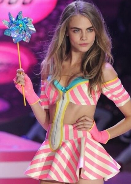Cara Delevingne photo