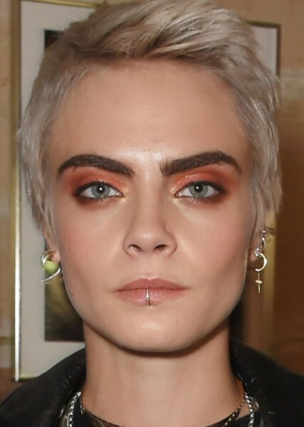 Cara Delevingne photo
