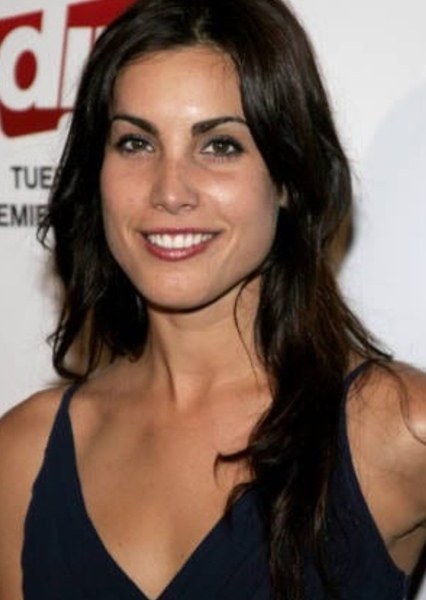 Carly Pope photo
