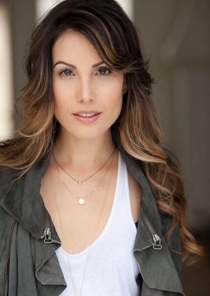 Carly Pope photo