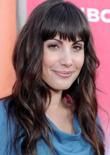 Carly Pope photo