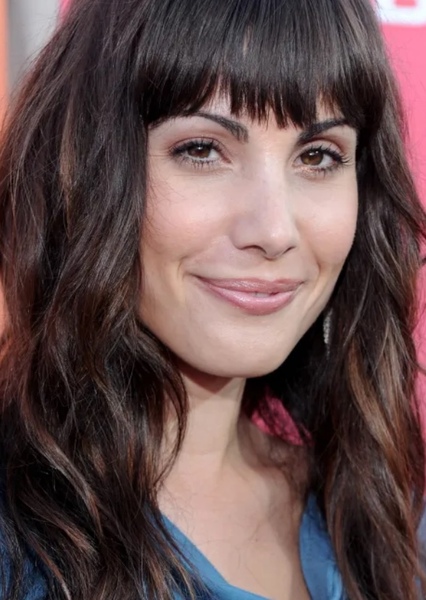Carly Pope photo