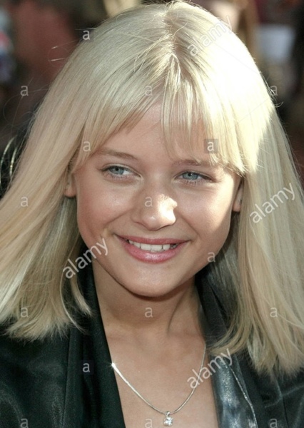 Carly Schroeder photo