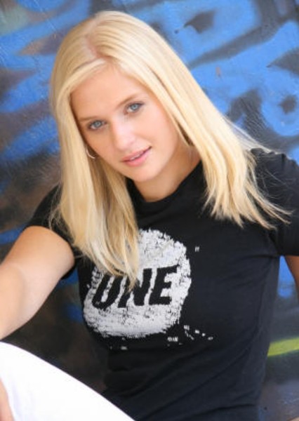 Carly Schroeder photo