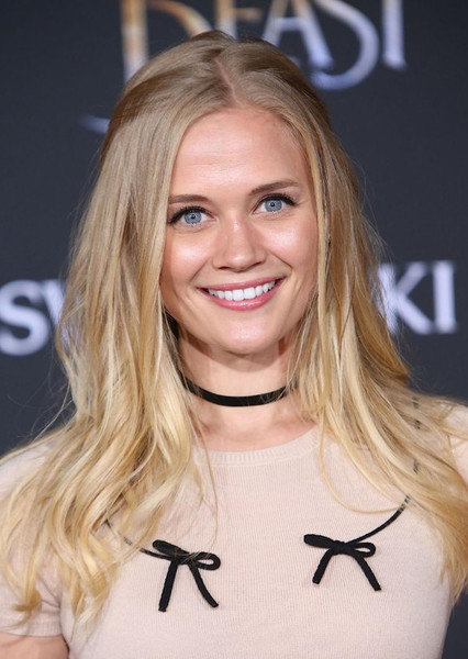 Carly Schroeder photo