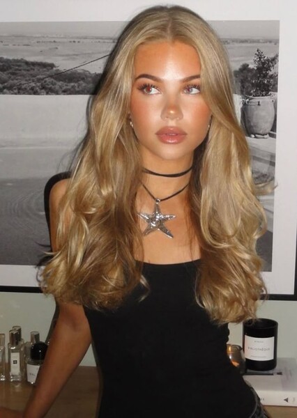 Caroline Gregory photo