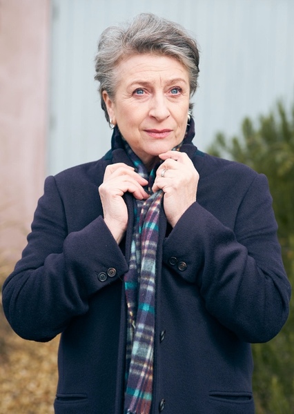 Caroline Quentin photo