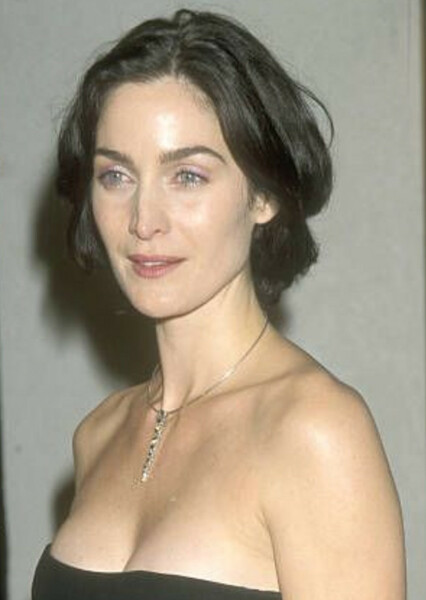Carrie-Anne Moss photo