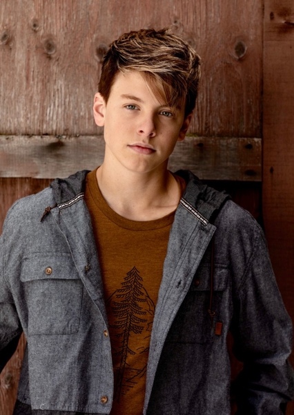 Carson Lueders photo