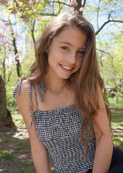Carys Zeta Douglas photo