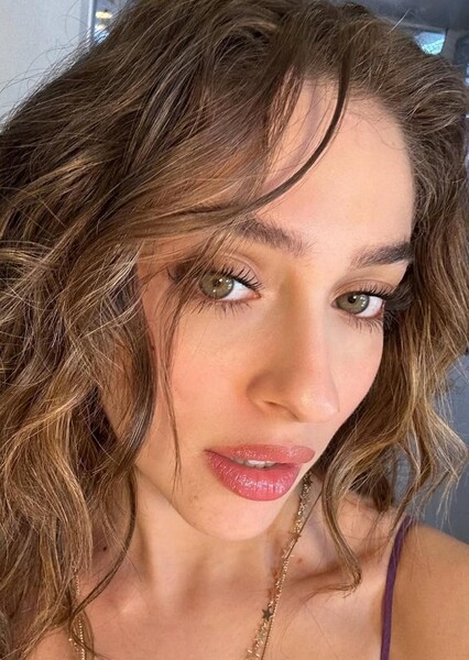 Cemre Baysel photo