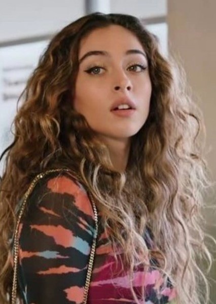 Cemre Baysel photo
