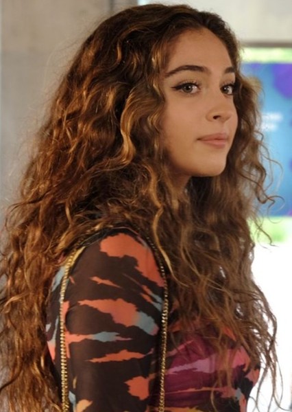 Cemre Baysel photo