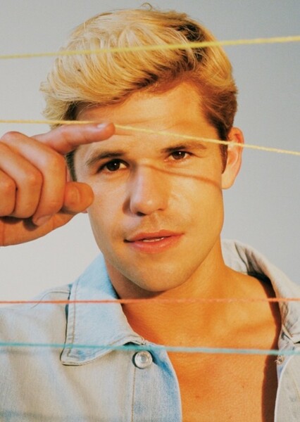 Charlie Carver photo
