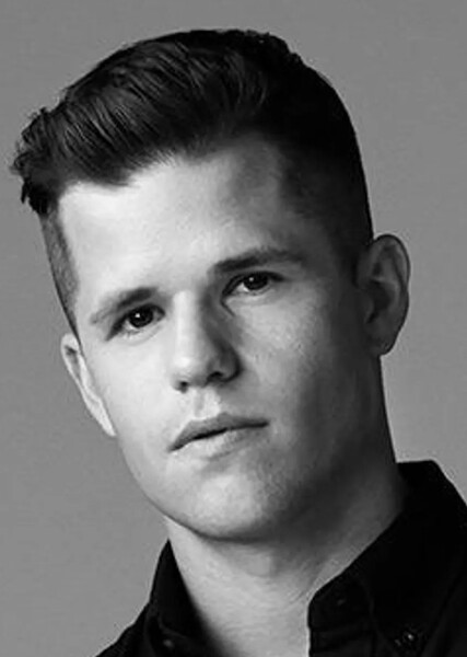 Charlie Carver photo