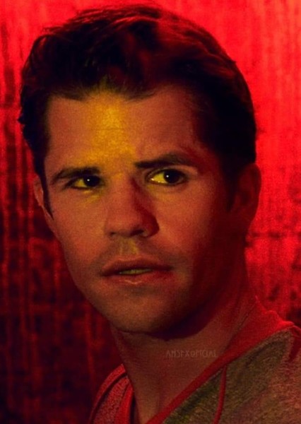 Charlie Carver photo
