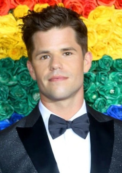 Charlie Carver photo