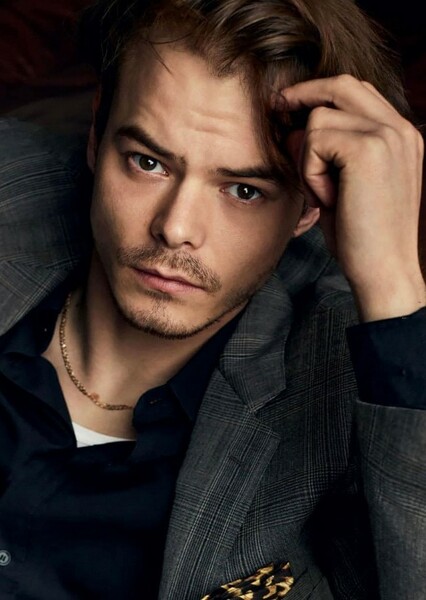 Charlie Heaton photo