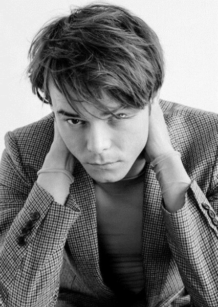 Charlie Heaton photo