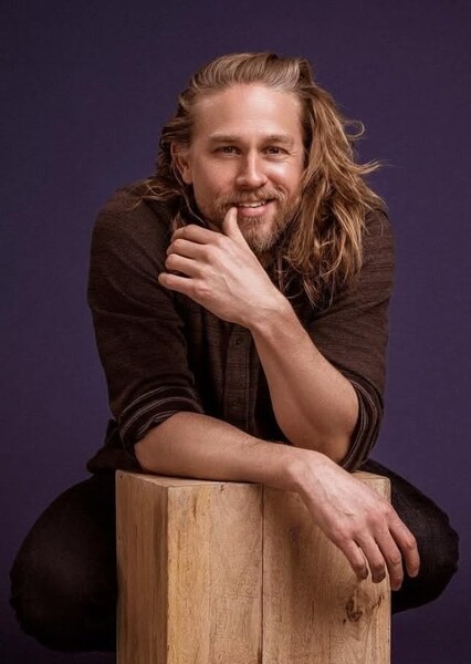Charlie Hunnam photo