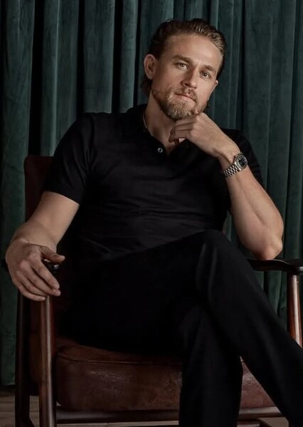 Charlie Hunnam photo