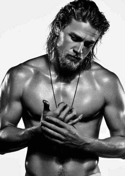 Charlie Hunnam photo