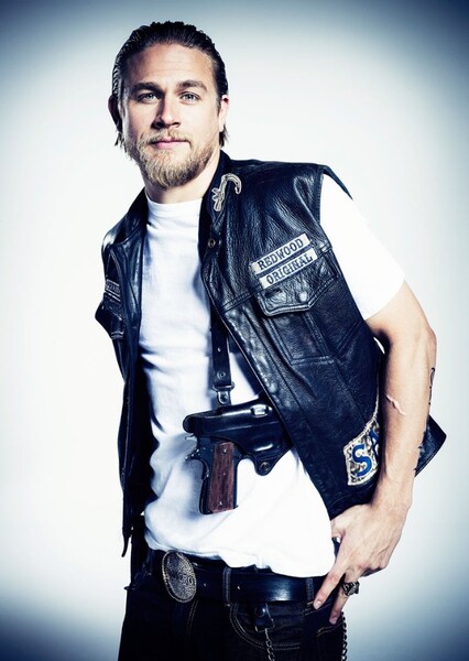 Charlie Hunnam photo