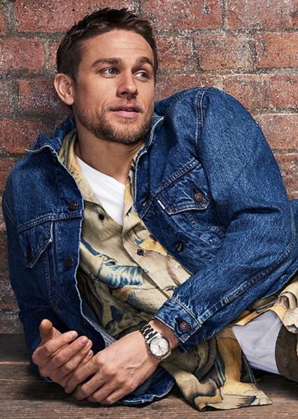 Charlie Hunnam photo