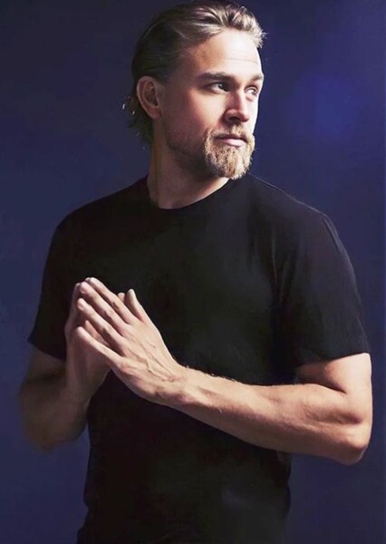 Charlie Hunnam photo