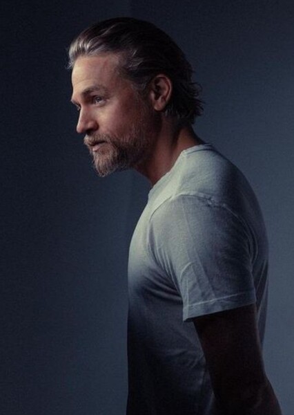 Charlie Hunnam photo