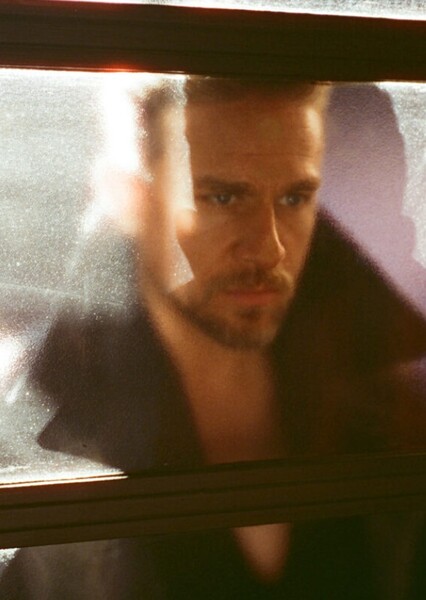 Charlie Hunnam photo