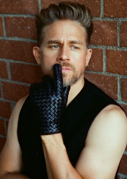 Charlie Hunnam photo