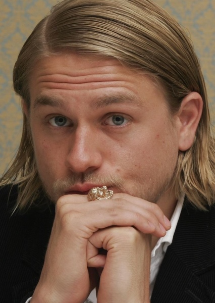 Charlie Hunnam photo