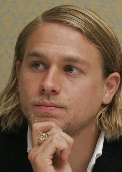 Charlie Hunnam photo