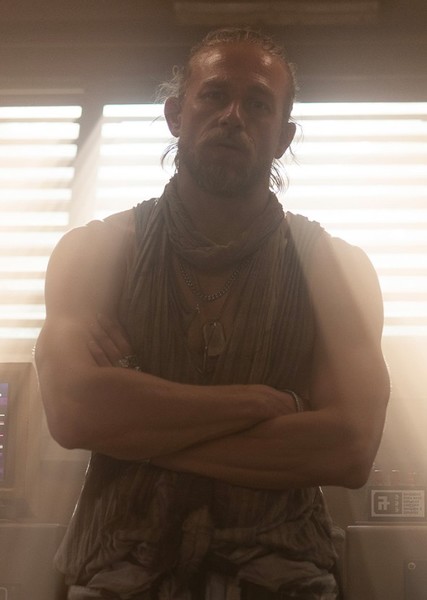 Charlie Hunnam photo
