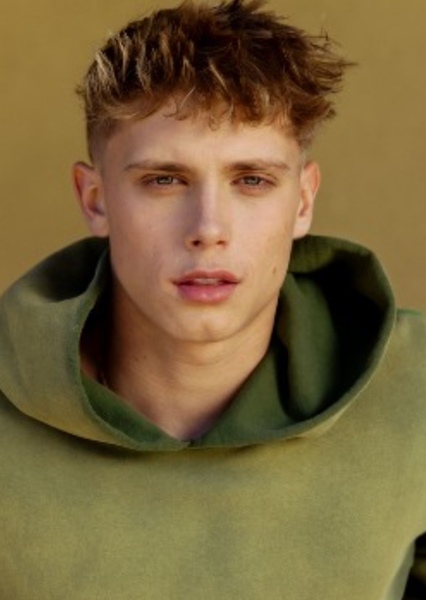 Charlie Malone Finch (charlieonnafriday) photo
