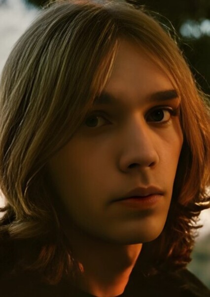 Charlie Plummer photo