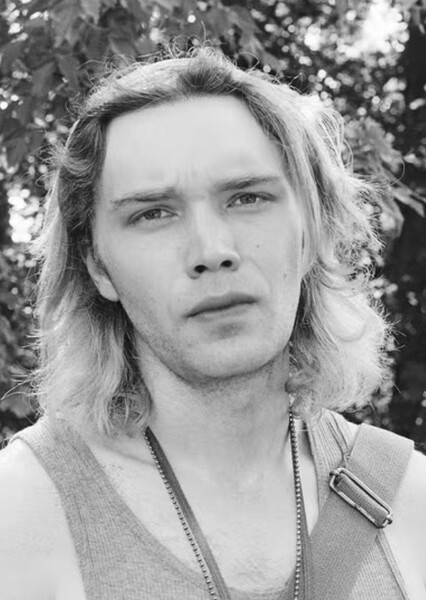 Charlie Plummer photo