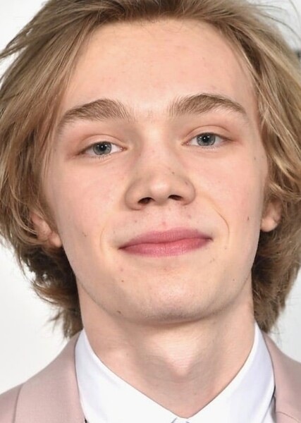 Charlie Plummer photo