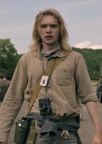 Charlie Plummer photo
