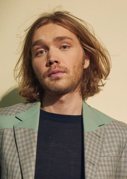 Charlie Plummer photo