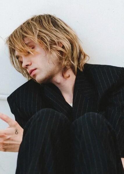 Charlie Plummer photo