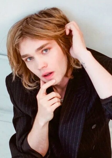 Charlie Plummer photo