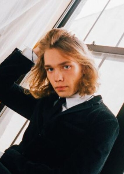 Charlie Plummer photo