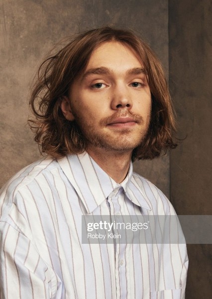 Charlie Plummer photo