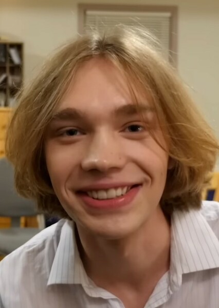 Charlie Plummer photo