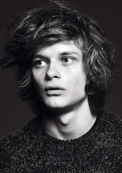 Charlie Tahan photo