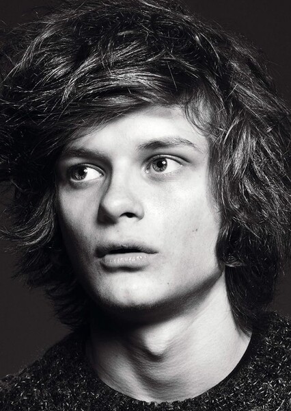 Charlie Tahan photo
